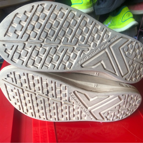 Telic Find Your Purpose Tan Rubber with Stone Sandals Size Medium - Picture 16 of 16